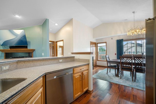 17795 W Jacobs DRIVE, New Berlin, WI 53146