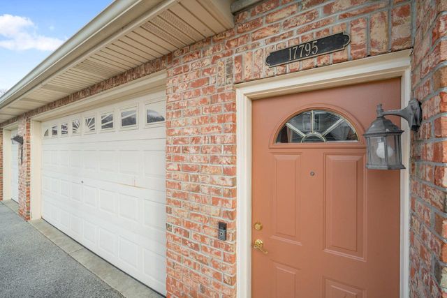 17795 W Jacobs DRIVE, New Berlin, WI 53146