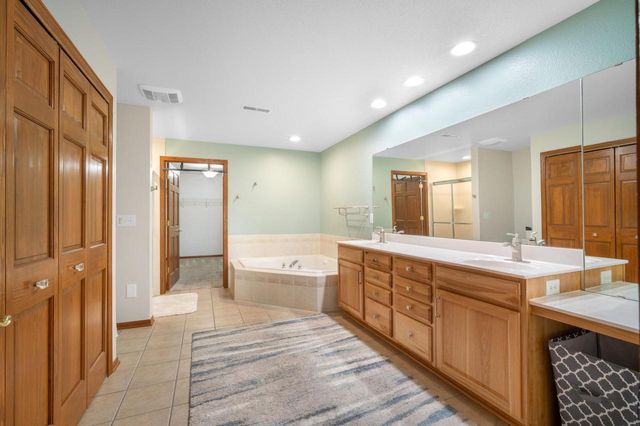 17795 W Jacobs DRIVE, New Berlin, WI 53146