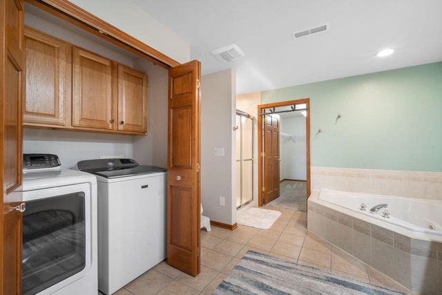 17795 W Jacobs DRIVE, New Berlin, WI 53146