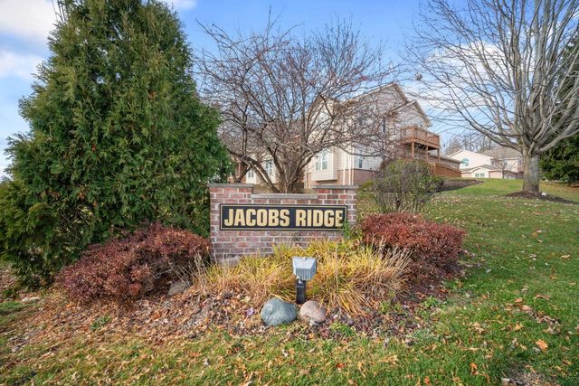 17795 W Jacobs DRIVE, New Berlin, WI 53146