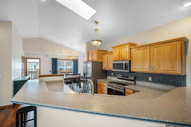 17795 W Jacobs DRIVE, New Berlin, WI 53146
