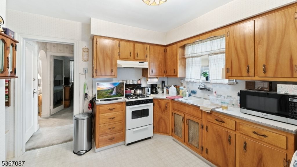 706 Lindegar St, Linden City, NJ 07036 — photo 2