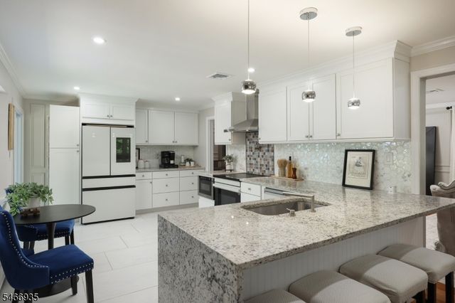 62 Guinard Dr, Watchung Boro, NJ 07069