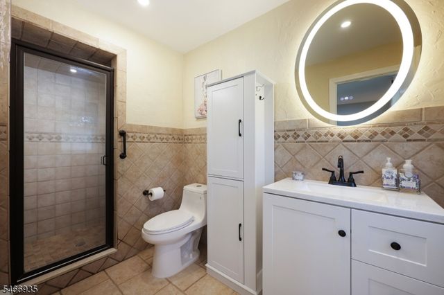 62 Guinard Dr, Watchung Boro, NJ 07069