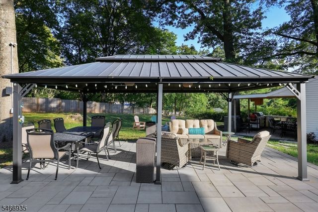 62 Guinard Dr, Watchung Boro, NJ 07069