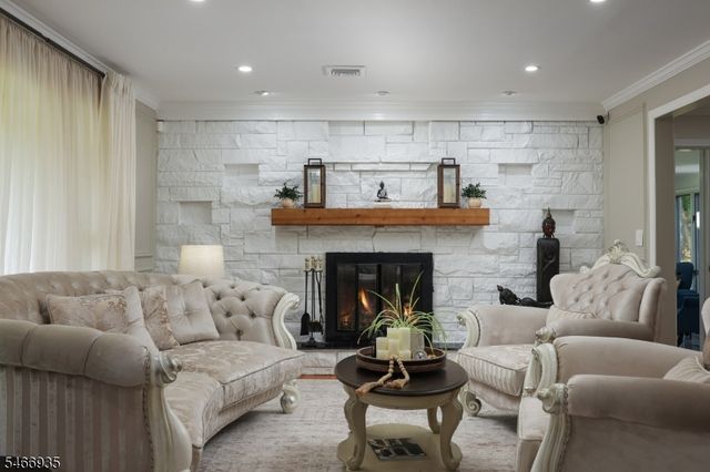 62 Guinard Dr, Watchung Boro, NJ 07069