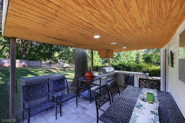62 Guinard Dr, Watchung Boro, NJ 07069