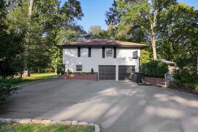 62 Guinard Dr, Watchung Boro, NJ 07069