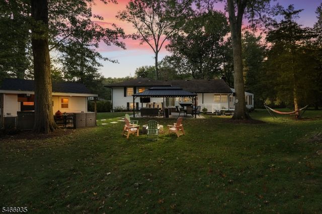 62 Guinard Dr, Watchung Boro, NJ 07069