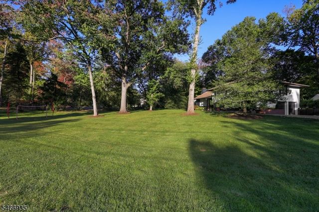62 Guinard Dr, Watchung Boro, NJ 07069