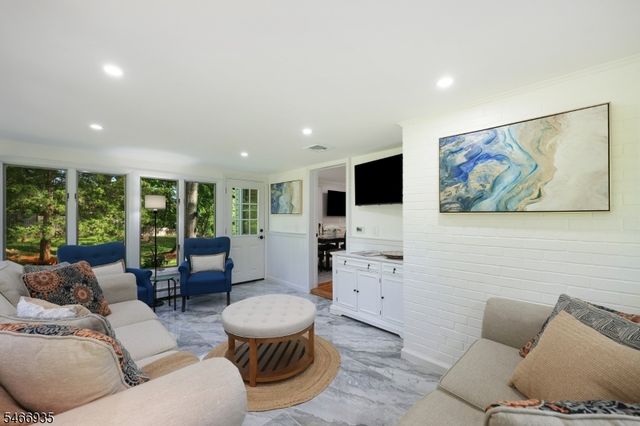 62 Guinard Dr, Watchung Boro, NJ 07069