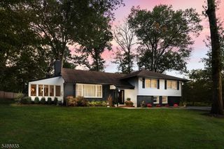 62 Guinard Dr, Watchung Boro, NJ 07069