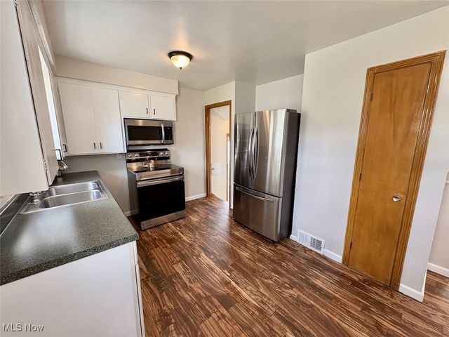 1807 E 294th Street, Wickliffe, OH 44092