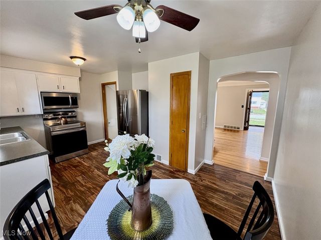 1807 E 294th Street, Wickliffe, OH 44092