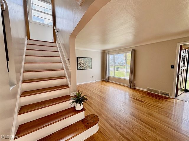 1807 E 294th Street, Wickliffe, OH 44092