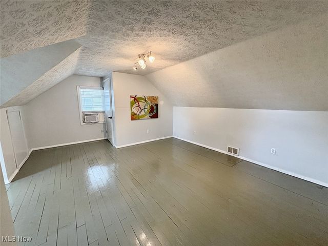 1807 E 294th Street, Wickliffe, OH 44092