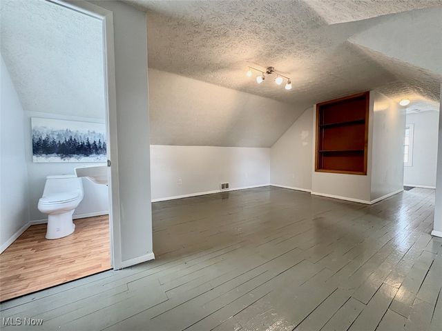 1807 E 294th Street, Wickliffe, OH 44092