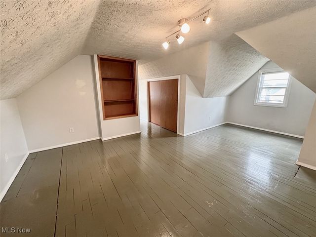 1807 E 294th Street, Wickliffe, OH 44092