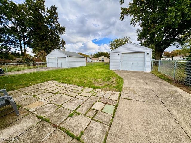 1807 E 294th Street, Wickliffe, OH 44092