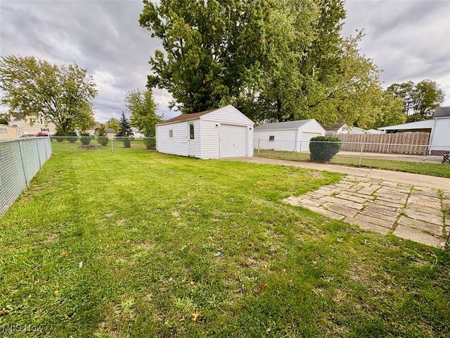1807 E 294th Street, Wickliffe, OH 44092