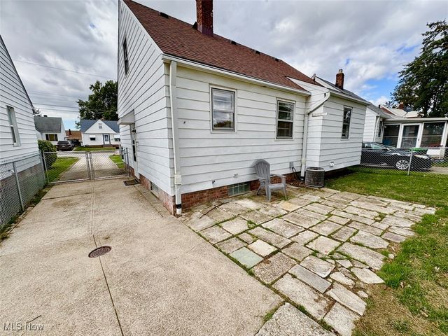 1807 E 294th Street, Wickliffe, OH 44092