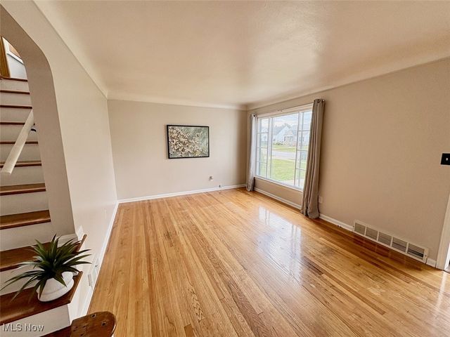 1807 E 294th Street, Wickliffe, OH 44092