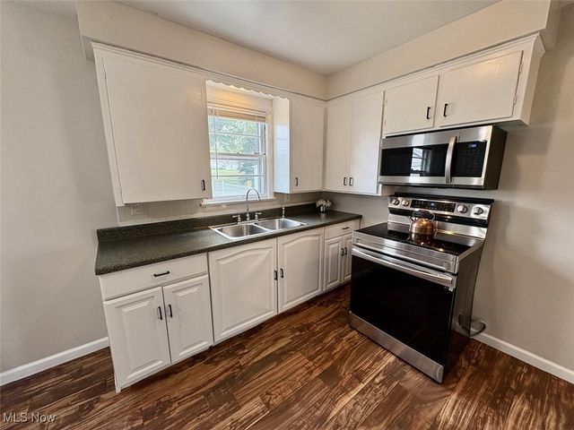 1807 E 294th Street, Wickliffe, OH 44092