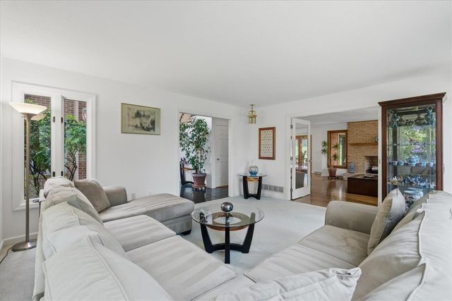 210 Reichold Rd, Mccandless, PA 15090