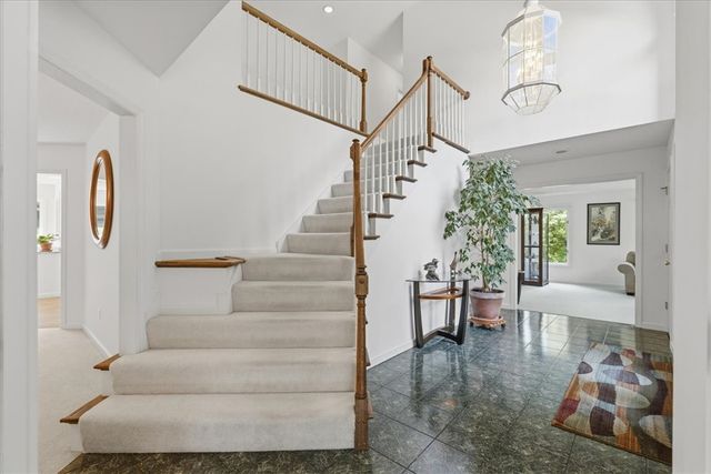 210 Reichold Rd, Mccandless, PA 15090