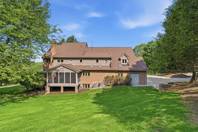 210 Reichold Rd, Mccandless, PA 15090