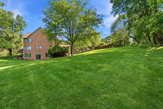 210 Reichold Rd, Mccandless, PA 15090