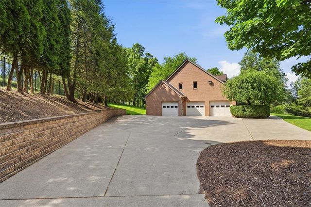 210 Reichold Rd, Mccandless, PA 15090