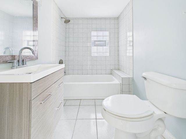 7122 S Champlain Avenue, Chicago, IL 60619