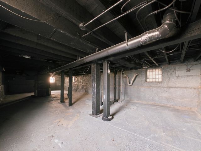 7122 S Champlain Avenue, Chicago, IL 60619