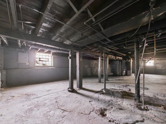 7122 S Champlain Avenue, Chicago, IL 60619