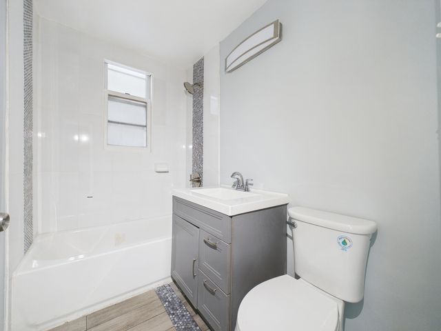 7122 S Champlain Avenue, Chicago, IL 60619