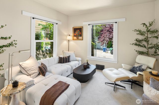 6322 5th Avenue NE, Seattle, WA 98115