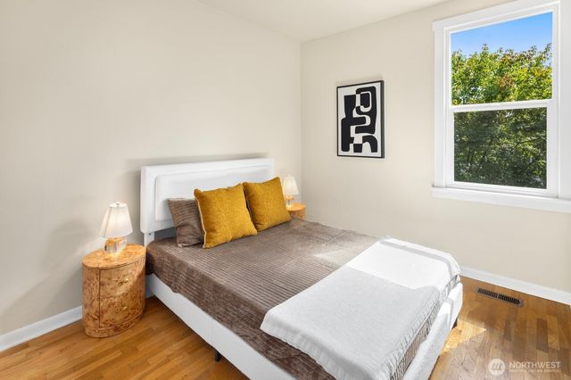 6322 5th Avenue NE, Seattle, WA 98115