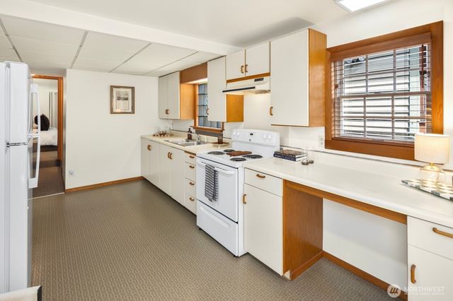 6322 5th Avenue NE, Seattle, WA 98115
