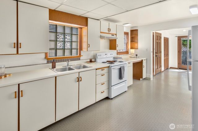 6322 5th Avenue NE, Seattle, WA 98115