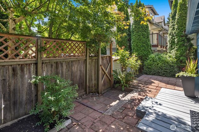 6322 5th Avenue NE, Seattle, WA 98115