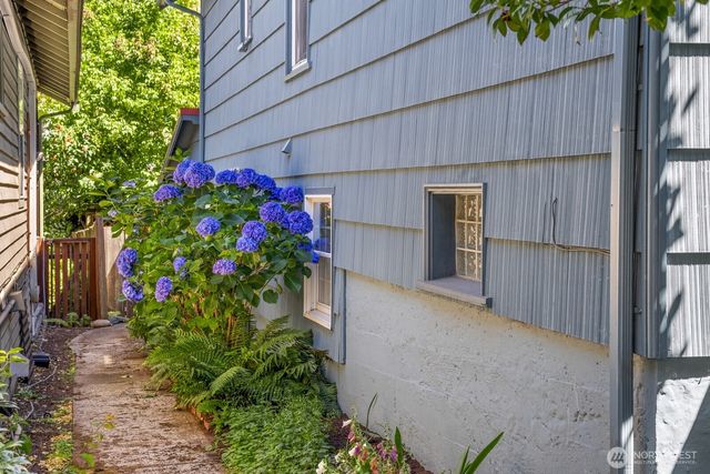 6322 5th Avenue NE, Seattle, WA 98115
