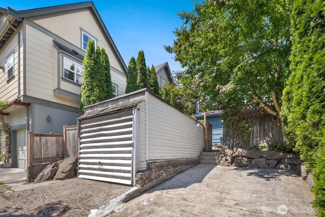 6322 5th Avenue NE, Seattle, WA 98115