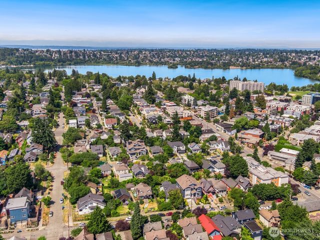 6322 5th Avenue NE, Seattle, WA 98115