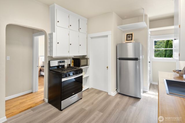 6322 5th Avenue NE, Seattle, WA 98115