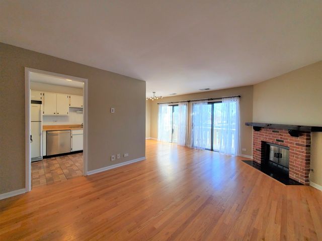 733 Plum Tree Court C2, Wheeling, IL 60090