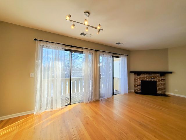 733 Plum Tree Court C2, Wheeling, IL 60090