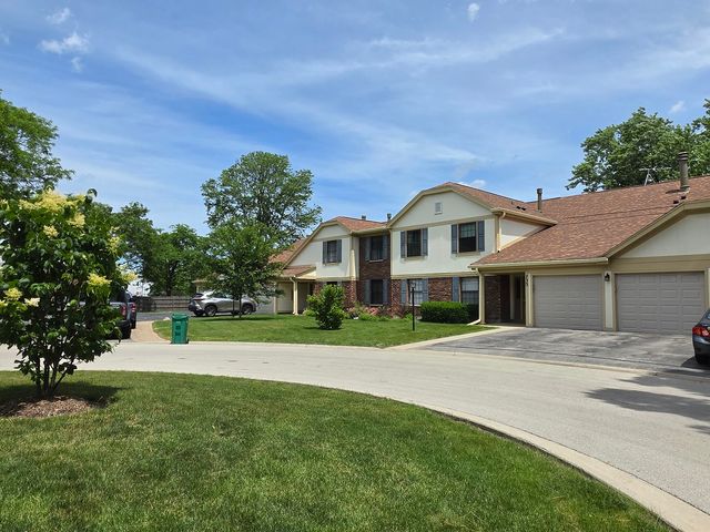 733 Plum Tree Court C2, Wheeling, IL 60090