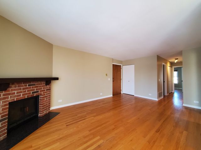 733 Plum Tree Court C2, Wheeling, IL 60090